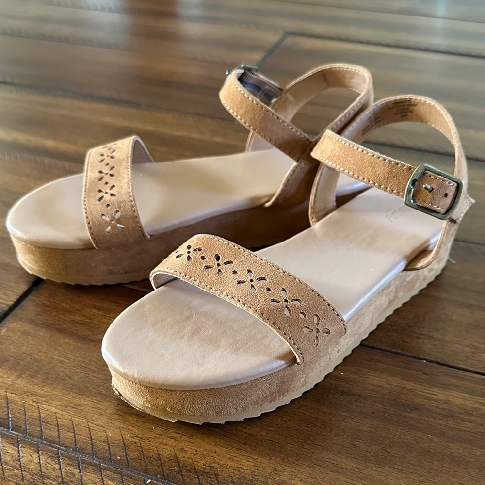 Old Navy Tan Brown Kids Platform Sandals, Size 4 Shoes